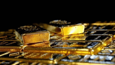 الذهب-يعود-للارتفاع-بعد-أدنى-مستوى-في-شهر.-والمستثمرون-يترقبون-بيانات-أمريكية-حاسمة