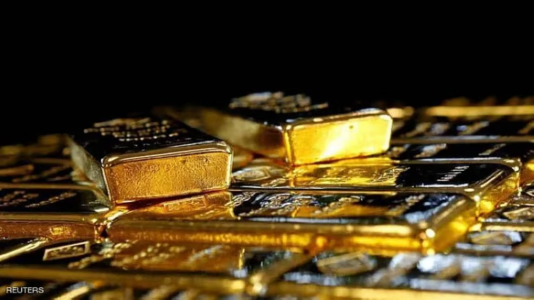 الذهب-يعود-للارتفاع-بعد-أدنى-مستوى-في-شهر.-والمستثمرون-يترقبون-بيانات-أمريكية-حاسمة