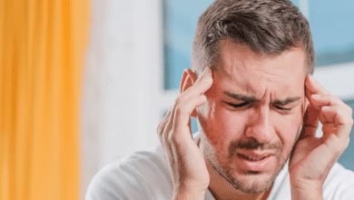 لماذا-تستيقظ-بصداع-بعد-نوم-طويل؟-6-أسباب-خفية-وراء-الحالة-المزعجة