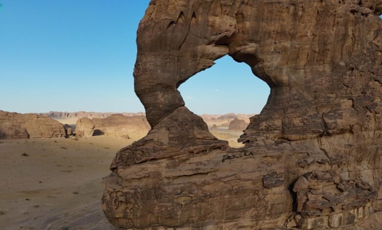 التكوينات-الصخرية-في-العُلا.-معالم-طبيعية-بديعة-ذات-طابع-فني