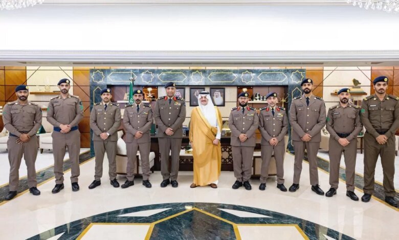 أمير-المنطقة-الشرقية-يستقبل-مدير-الدفاع-المدني-ويكرّم-المتميزين-من-الضباط-والأفراد