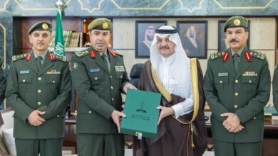 أمير-المنطقة-الشرقية-يستقبل-مدير-جوازات-المنطقة-ويشيد-بتطور-الخدمات-الرقمية-والمبادرات-التقنية