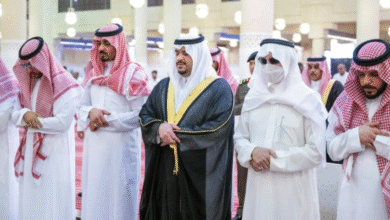 نائب-أمير-الرياض-يؤدي-صلاة-الميت-على-والدة-الأميرة-جواهر-بنت-مساعد-بن-سعود