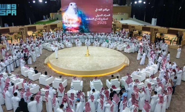 المزاد-الدولي-لمزارع-إنتاج-الصقور.-منصة-عالمية-للشراكات-الإستراتيجية-بين-المنتجين-والصقارين