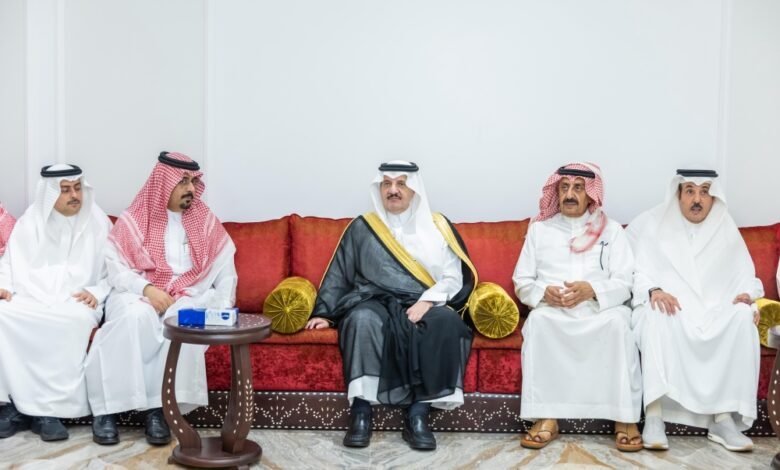 أمير-المنطقة-الشرقية-يقدم-التعازي-لأسرة-حسين-القحطاني