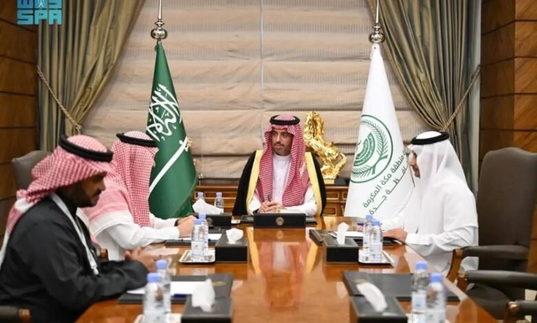 ابن-جلوي-يطلع-على-الاستعدادات-الخاصة-ببطولة-جدة-لكرة-القدم