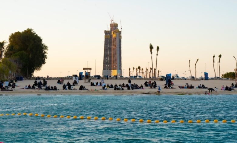 شاطئ-المستقبل-في-جدة.-وجهة-مثالية-للاسترخاء-وسط-المياه-الفيروزية