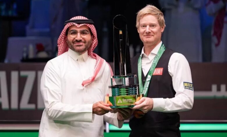 نائب-وزير-الرياضة-يتوّج-روبرتسون-ببطولة-الماسترز-للسنوكر-2025