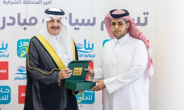 أمير-الشرقية-يسلم-10-سيارات-للأيتام-واليتيمات-من-مستفيدي-جمعية-بناء