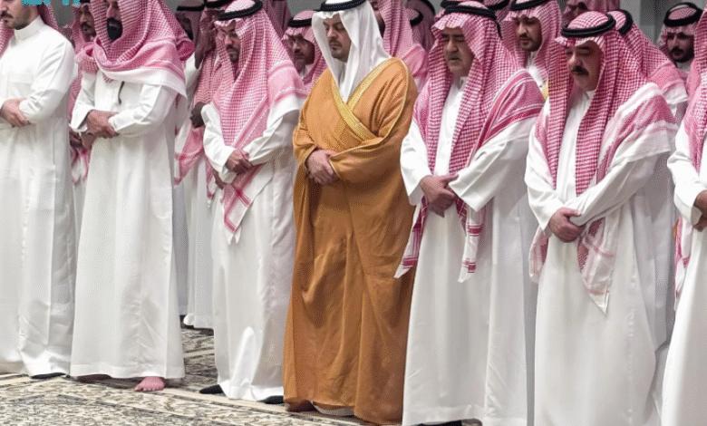 نائب-أمير-مكة-يؤدي-صلاة-الميت-على-والدة-الأمير-فهد-بن-مقرن