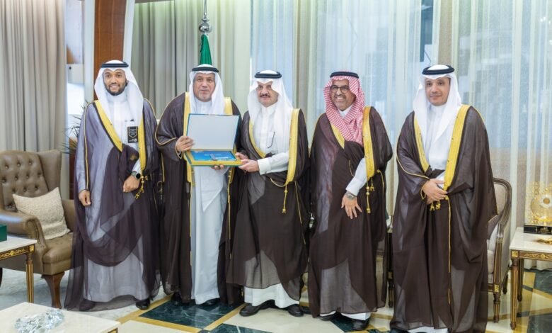 أمير-الشرقية-يستقبل-رئيس-جامعة-الملك-فيصل-ويتسلم-تقريراً-عن-بداية-العام-الدراسي
