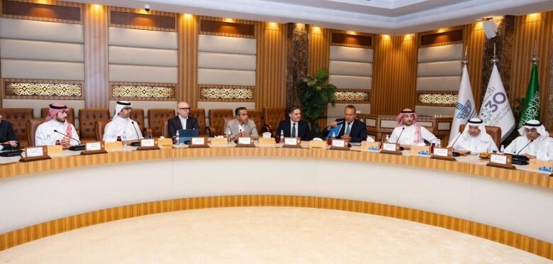 الأمانة-وهيئة-تطوير-الشرقية-يبحثان-مع-المستثمرين-فرص-تطوير-البنية-التحتية-والنقل-والطرق