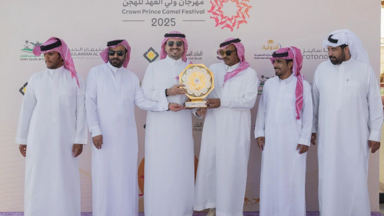 عجيب-تفوز-بكأس-مهرجان-ولي-العهد-للهجن-بالطائف