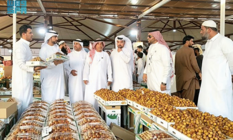 سوق-تمور-البكيرية.-وفرة-بالكميات-وإقبال-متزايد-من-المتسوقين