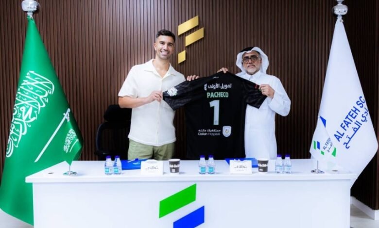 الفتح-يتعاقد-مع-الحارس-الإسباني-فرناندو-باتشيكو