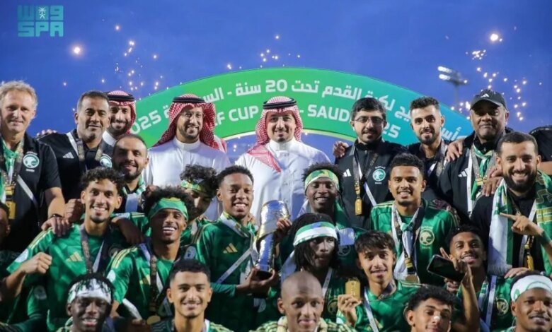 نائب-أمير-عسير-يتوّج-المنتخب-السعودي-تحت-19-عامًا-بكأس-الخليج-في-نسخته-الأولى