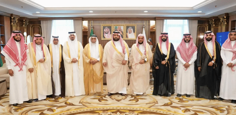 أمير-جازان-يستقبل-أبناء-قاضي-التمييز-سابقًا-أحمد-معافا