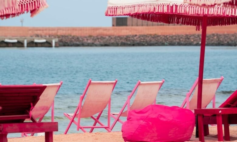 صور-|-“بامبي”.-شاطئ-وردي-يمنح-نساء-جدة-تجربة-استرخاء-حصرية