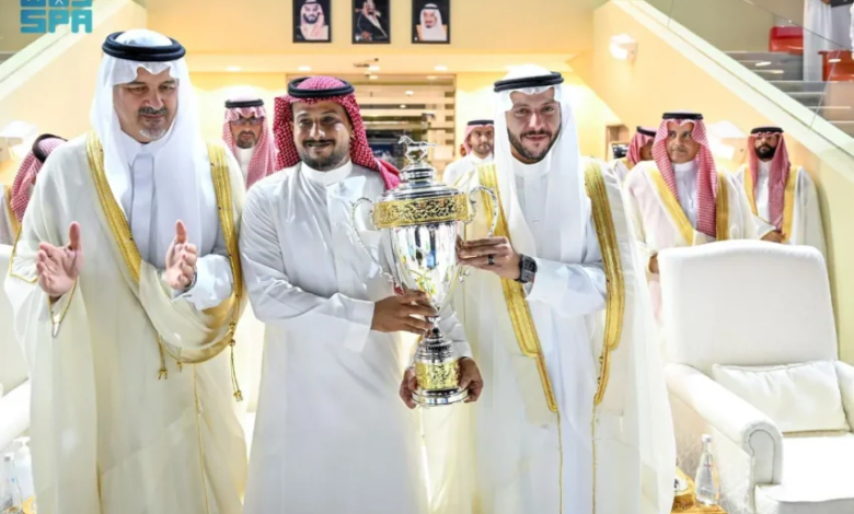 محافظ-الطائف-يتوّج-الجواد-تلال-الخالدية-بكأس-الأمير-عبدالله-الفيصل-ووثاب-المشاهير-بكأس-الملك-فيصل