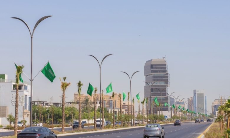 الخبر.-تركيب-أعلام-الوطن-والمجسمات-و15-فعالية-احتفاءً-باليوم-الوطني-95
