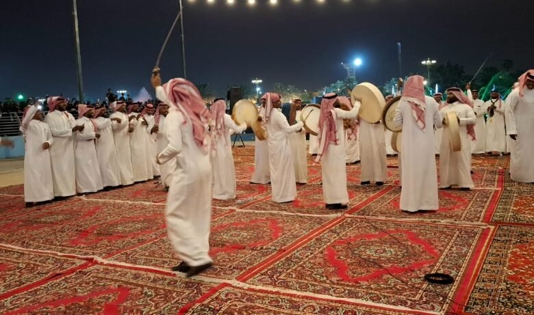العرضة-والسامري-يجذبان-الزوار-في-احتفالات-الأحساء-باليوم-الوطني