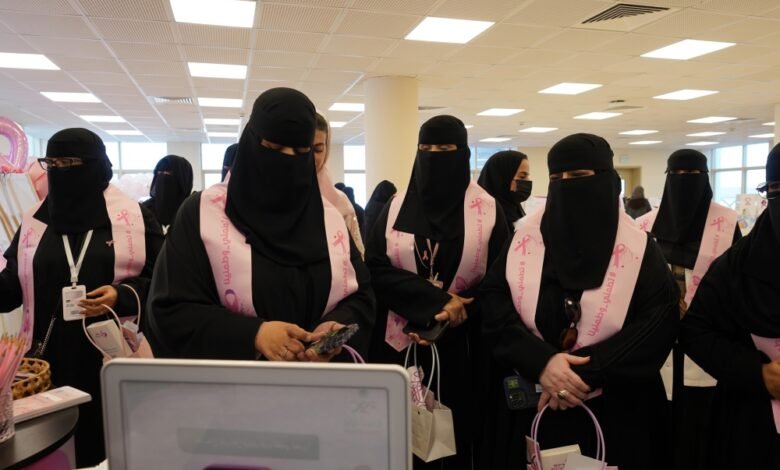 بعربات-متنقلة-وباركود-رقمي.-حملة-مبتكرة-للكشف-عن-سرطان-الثدي