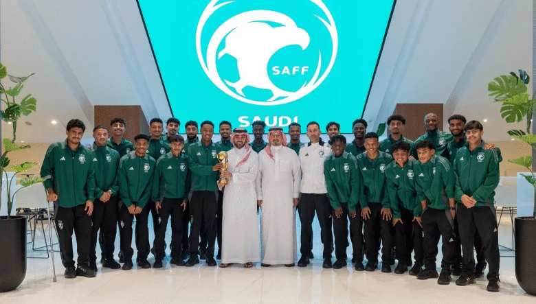 وزير-الرياضة-يستقبل-لاعبي-المنتخب-السعودي-أبطال-كأس-الخليج-العربي-لكرة-القدم