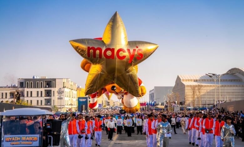 موسم-الرياض.-مسيرة-البالونات-والعروض-تجذب-الأنظار-بتجربتها-المميزة