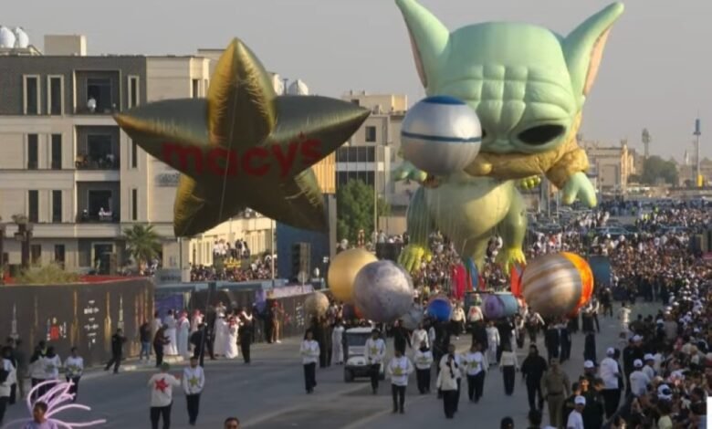 بالصور.-سماء-مسيرة-موسم-الرياض-2025-تُصبغ-بألوان-رائعة