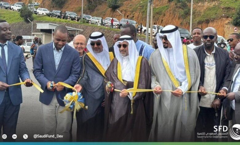 صندوق-التنمية-يشارك-في-افتتاح-(3)-طرق-برواندا