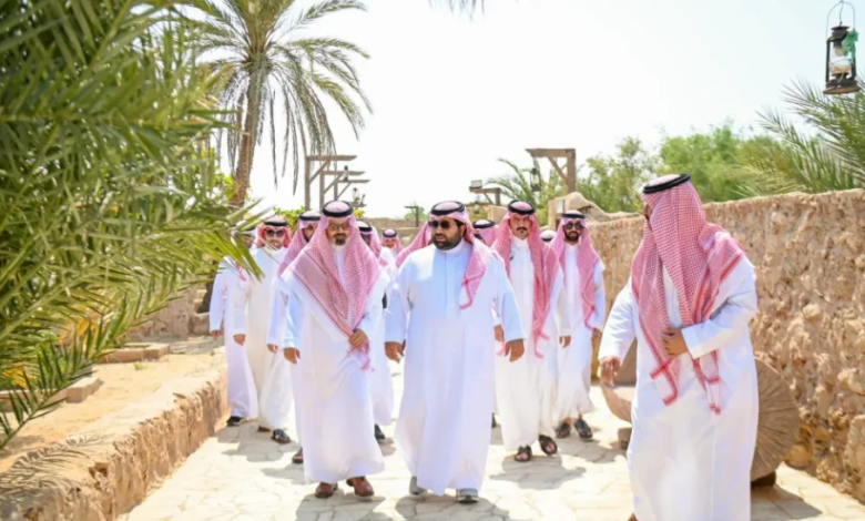 أمير-جازان-ونائبه-يتفقدان-عددًا-من-المشروعات-التنموية-والسياحية-بمحافظة-فرسان