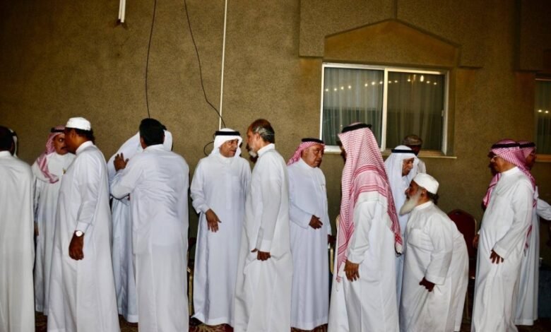 آل-بقشان-يستقبلون-المواسين-في-وفاة-فقيدهم