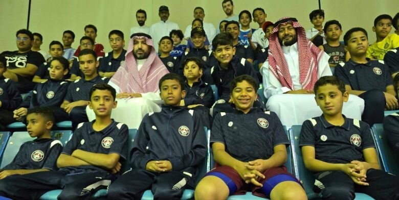 الرئيس-التنفيذي-للاتحاد-السعودي-للسباحة-يزور-نادي-العدالة