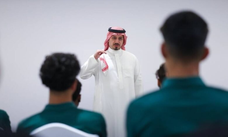 المسحل-يلتقي-لاعبي-أخضر-تحت-16-عامًا-قبل-المشاركة-في-بطولة-غرب-آسيا