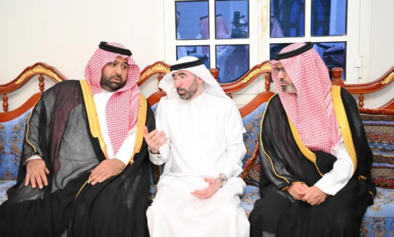 أمير-منطقة-جازان-ونائبه-يقدمان-واجب-العزاء-للحازمي-في-وفاة-نجله