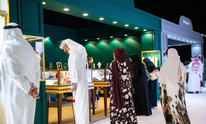 صالون-المجوهرات.-بريق-الذهب-والماس-يتألق-في-موسم-الرياض