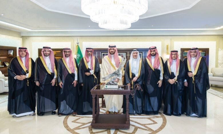 نائب-أمير-الشرقية-يستقبل-مجلس-إدارة-نادي-الخليج-ويطلع-على-إنجازات-النادي