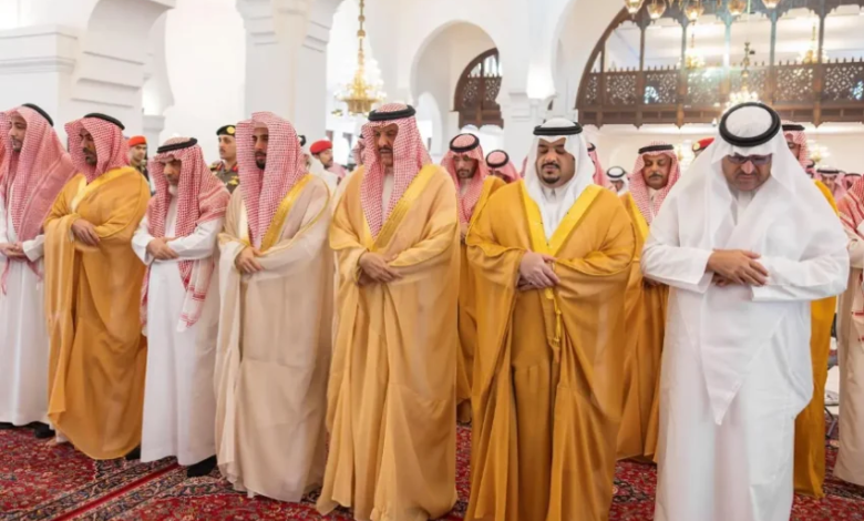 نائب-أمير-الرياض-يؤدي-صلاة-الميت-على-ناصر-بن-جريد