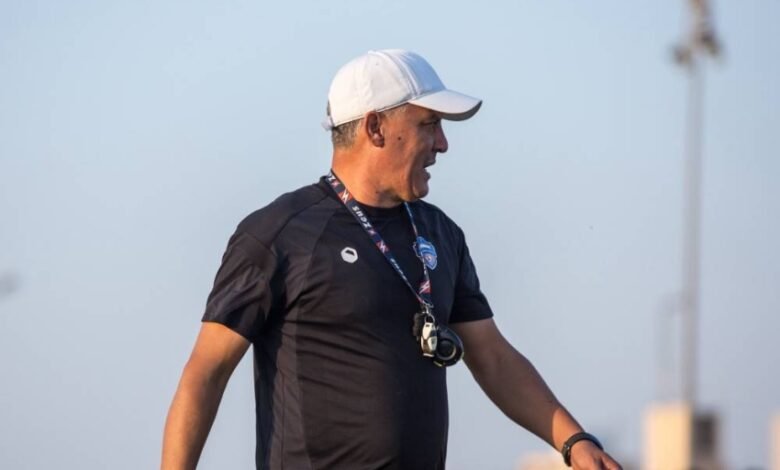 الكوكب-يقيل-البيشي-ويعين-القيزاني-مدربًا-للفريق-الاول-لكرة-القدم