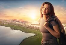 من-عالم-هوكينز-إلى-عالم-الترفيه.-نجمة-“stranger-things”-ميلي-بوبي-براون-تختار-جزيرة-ياس-لقضاء-عطلتها-القادمة