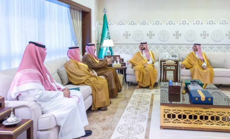 نائب-أمير-الشرقية-يستقبل-الرئيس-التنفيذي-لنادي-الصقور-السعودي