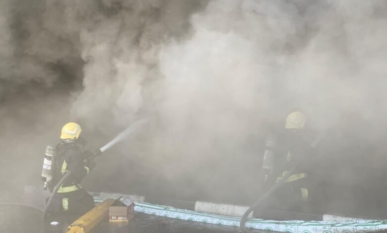 عاجل:-بلا-إصابات.-الدفاع-المدني-يسيطر-على-حريق-في-سوق-الدمام