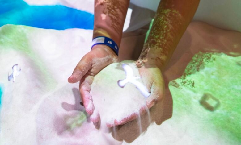 فعاليات-ضوئية-مبتكرة-وتجارب-تفاعلية-تُبهِر-العائلات-في-“نور-الرياض-2025”