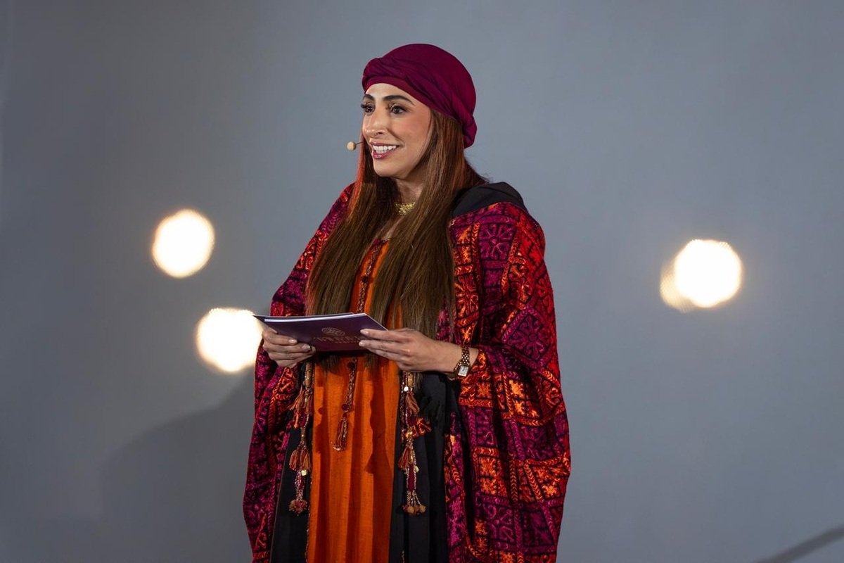 بدور-القاسمي-تطلق-النسخة-الثانية-من-مهرجان-تنوير-في-صحراء-مليحة-بأمسية-فنية-ملهمة-وتجربة-إنسانية-استثنائية