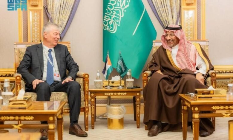 الخريف-يبحث-تعزيز-التعاون-الصناعي-والتعديني-مع-عدد-من-الدول-الصديقة