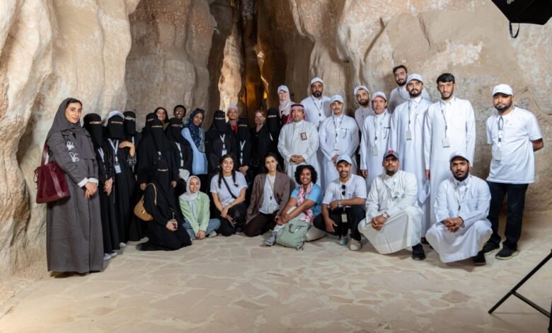 تدريب-متطوعي-“الأحساء-تستاهل”-على-خياطة-البشوت-وتشكيل-الفخار