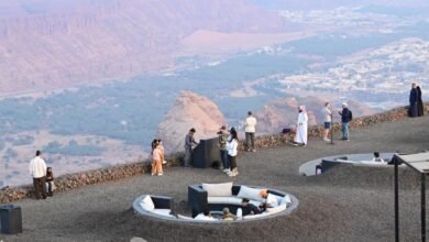 مطل-الحَرّة-في-العُلا.-نافذة-بانورامية-على-مشهد-الطبيعة-الساحرة