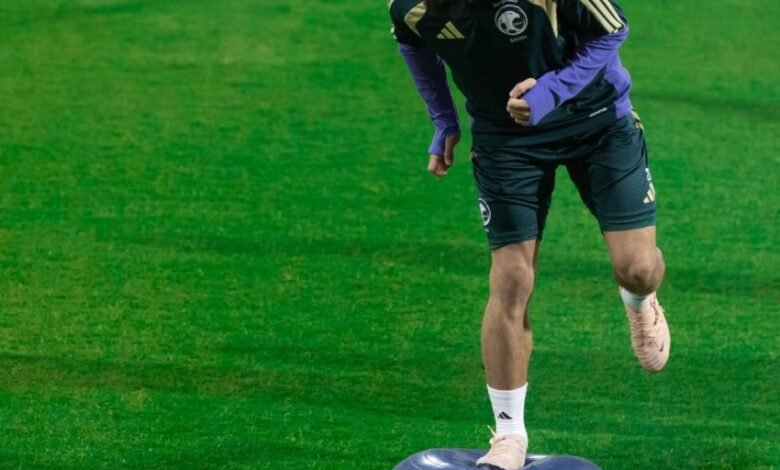 الصقور-في-مهمة-حسم-أمام-الأردن