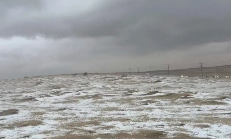 صور.-موجة-بَرَد-“تاريخية”-تصنع-مشهدًا-طبيعيًا-نادرًا-في-الأحساء