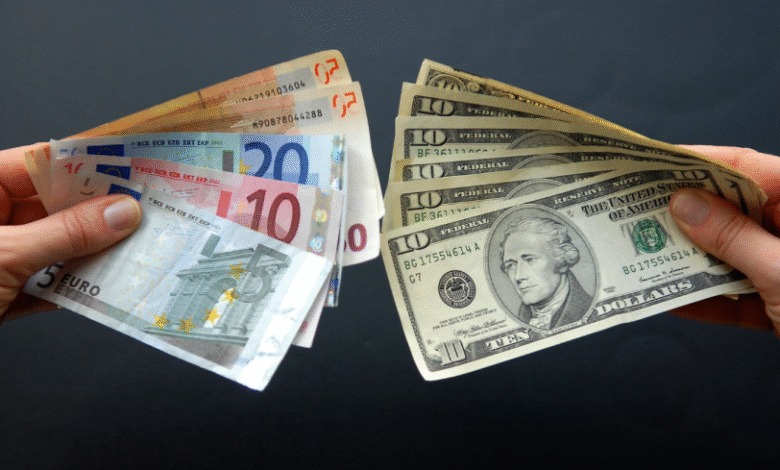 الدولار-ينخفض-بعد-بيانات-التضخم-الأمريكية-واليورو-يصعد-عقب-قرار-المركزي-الأوروبي